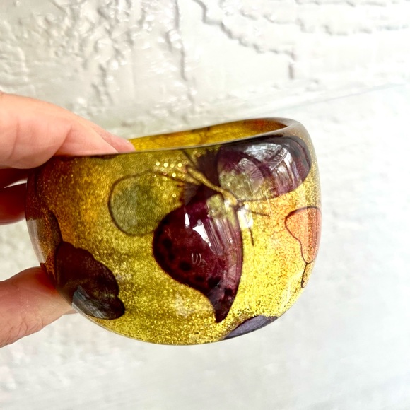๐ SALE $35 ๐ Lucite Rare 1970โs Boho Asymmetrical Butterfly Glitter Bangle - Picture 1 of 13